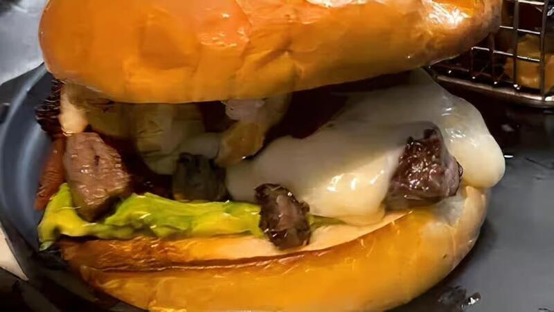 Mar Y Tierra Burger